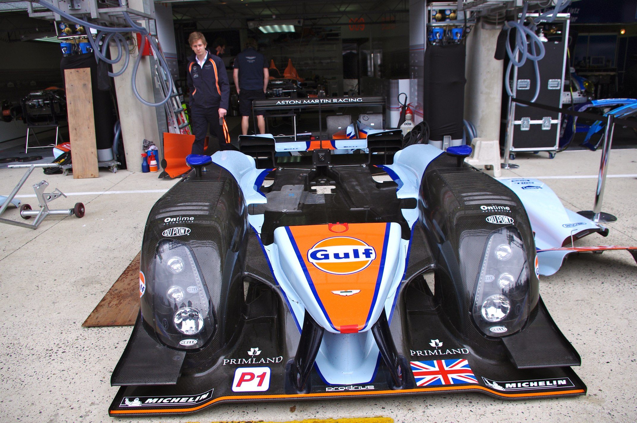 Aston_Martin_AMR-One_Le_Mans_2011.jpg