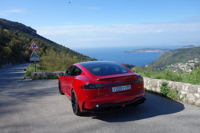 2015-tesla-model-s-elizab-2_800x0w.jpg