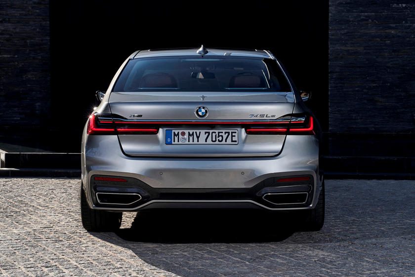 2020-bmw-7-series-hybrid-rear-view-carbuzz-584160.jpg