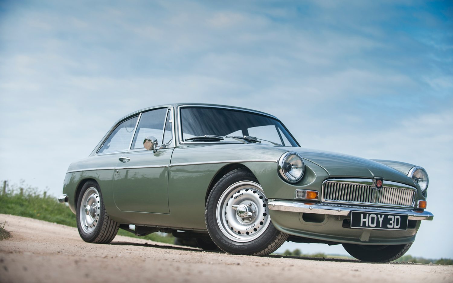 2012-MG-LE50-front-three-quarters-low.jpg