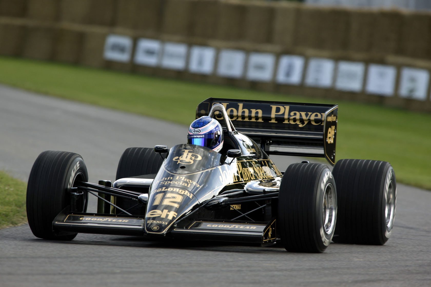 lotus-98t-renault-02.jpg