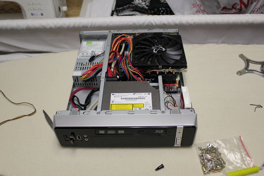 cpu_cooler_installed__top_view_by_nlck09-d3cwax5.jpg