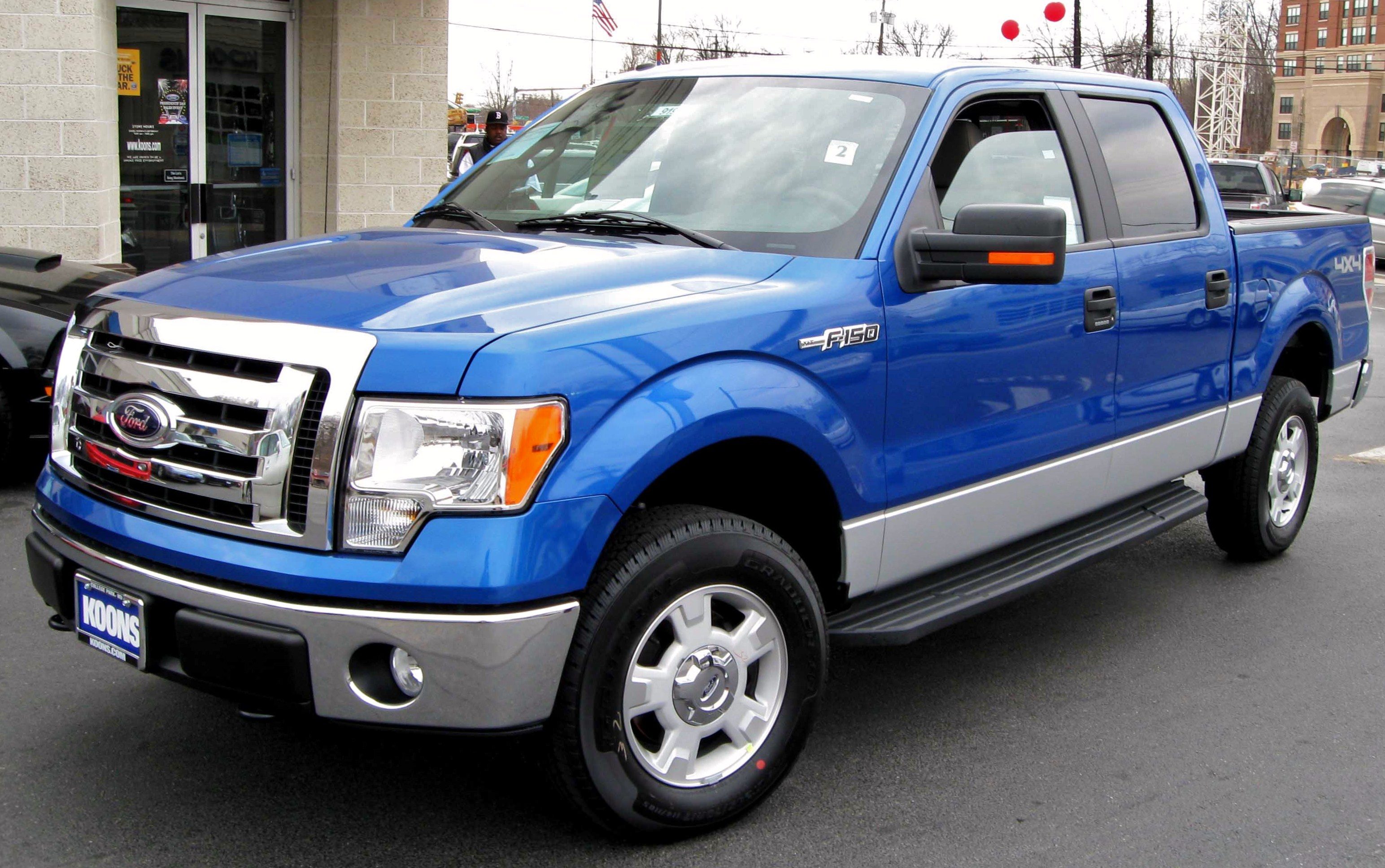2009_Ford_F-150_XLT_SuperCrew.jpg