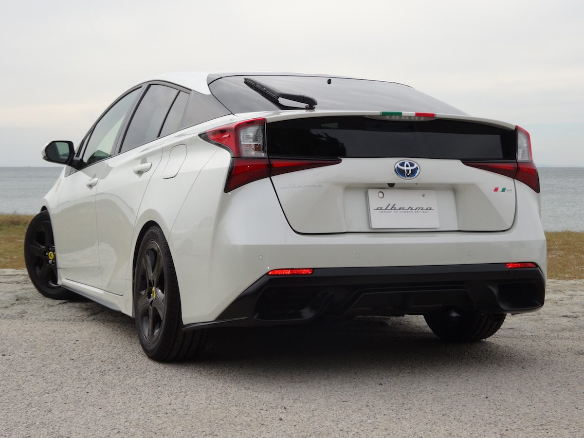 Toyota-Prius-Ferrari-20.jpg