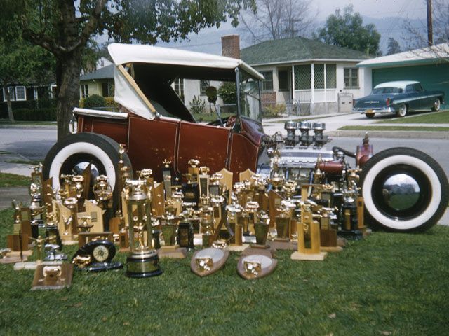 hrdp_0809_04_z+tv_tommy_ivo+buick_t_roadster.jpg