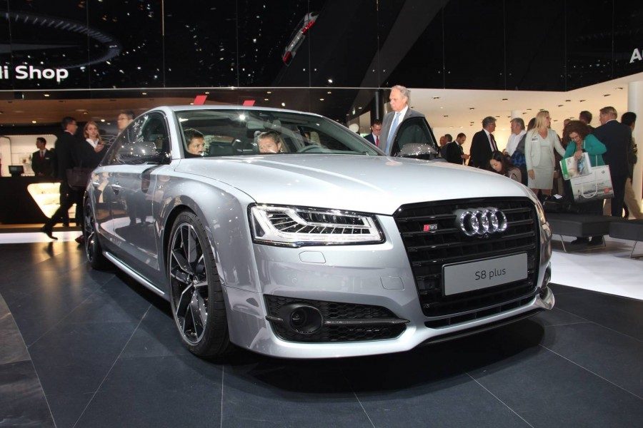 2016-Audi-S8-Plus-1-900x600.jpg