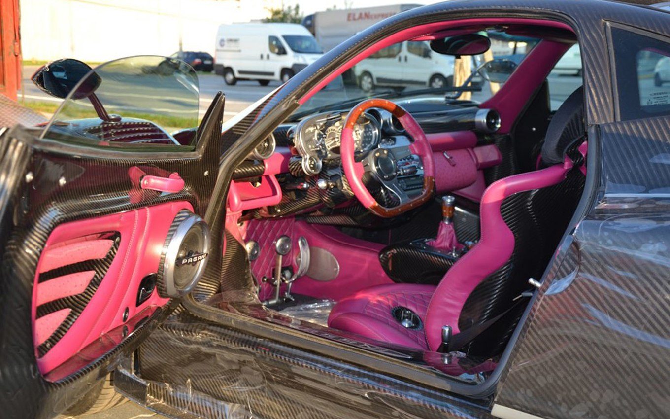 Pagani-Zonda-764-Passione-interior.jpg