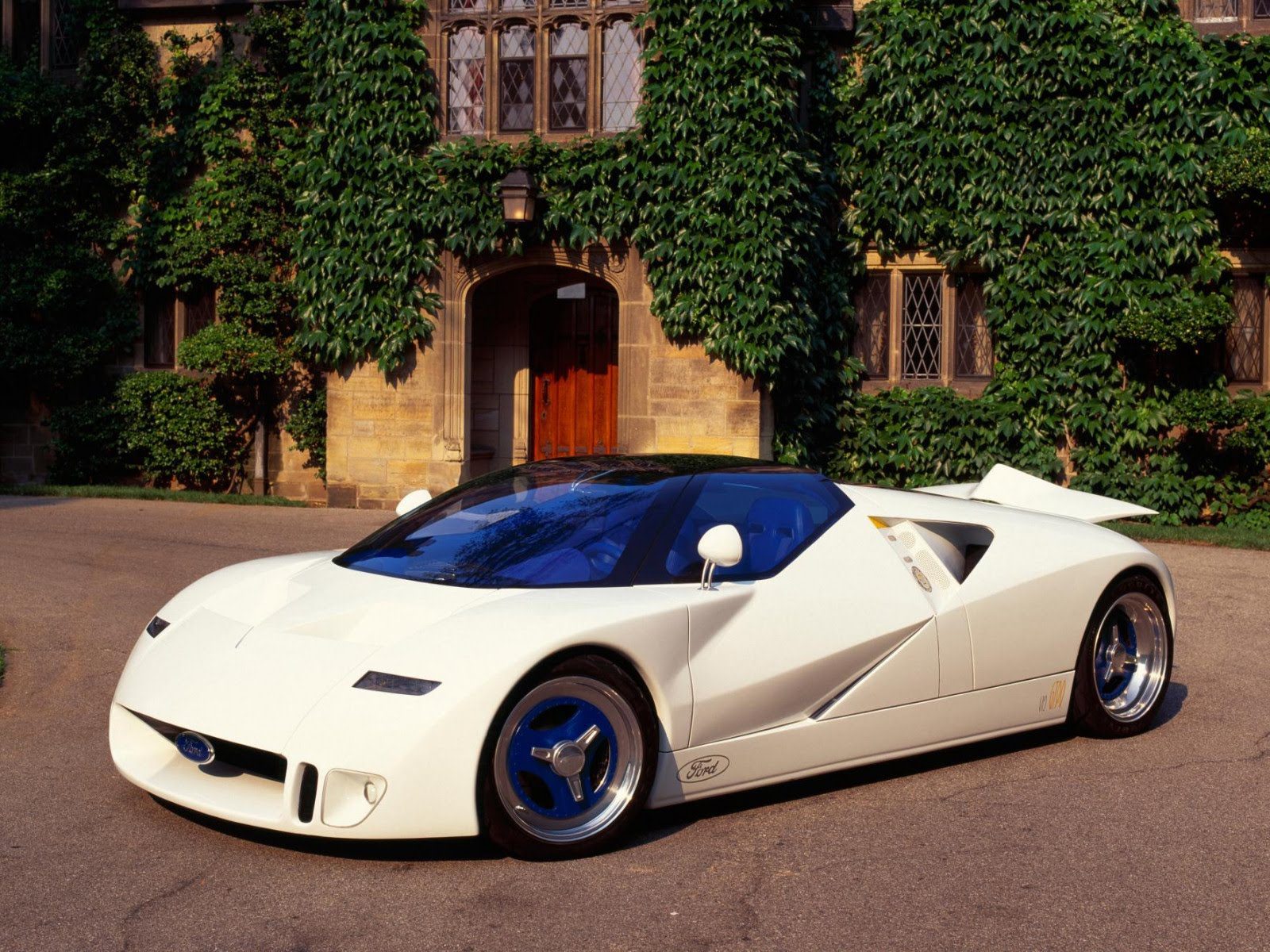 Design Review: Ford GT90 Concept (1995) - Drive