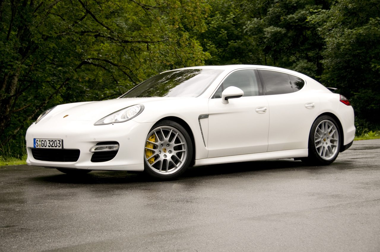 2011-Porsche-Panamera-1.jpg