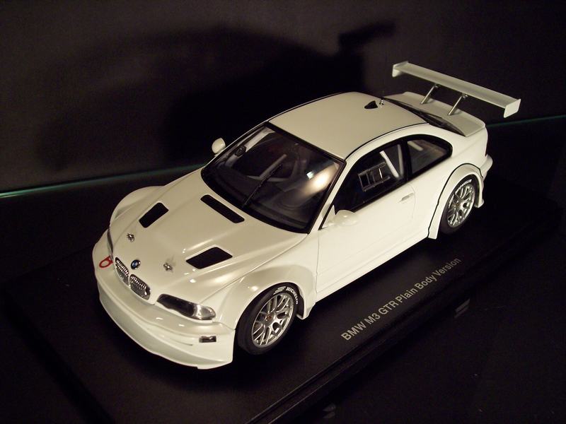 autoart-bmw-m3-gtr-plain-body-version-in-white.JPG