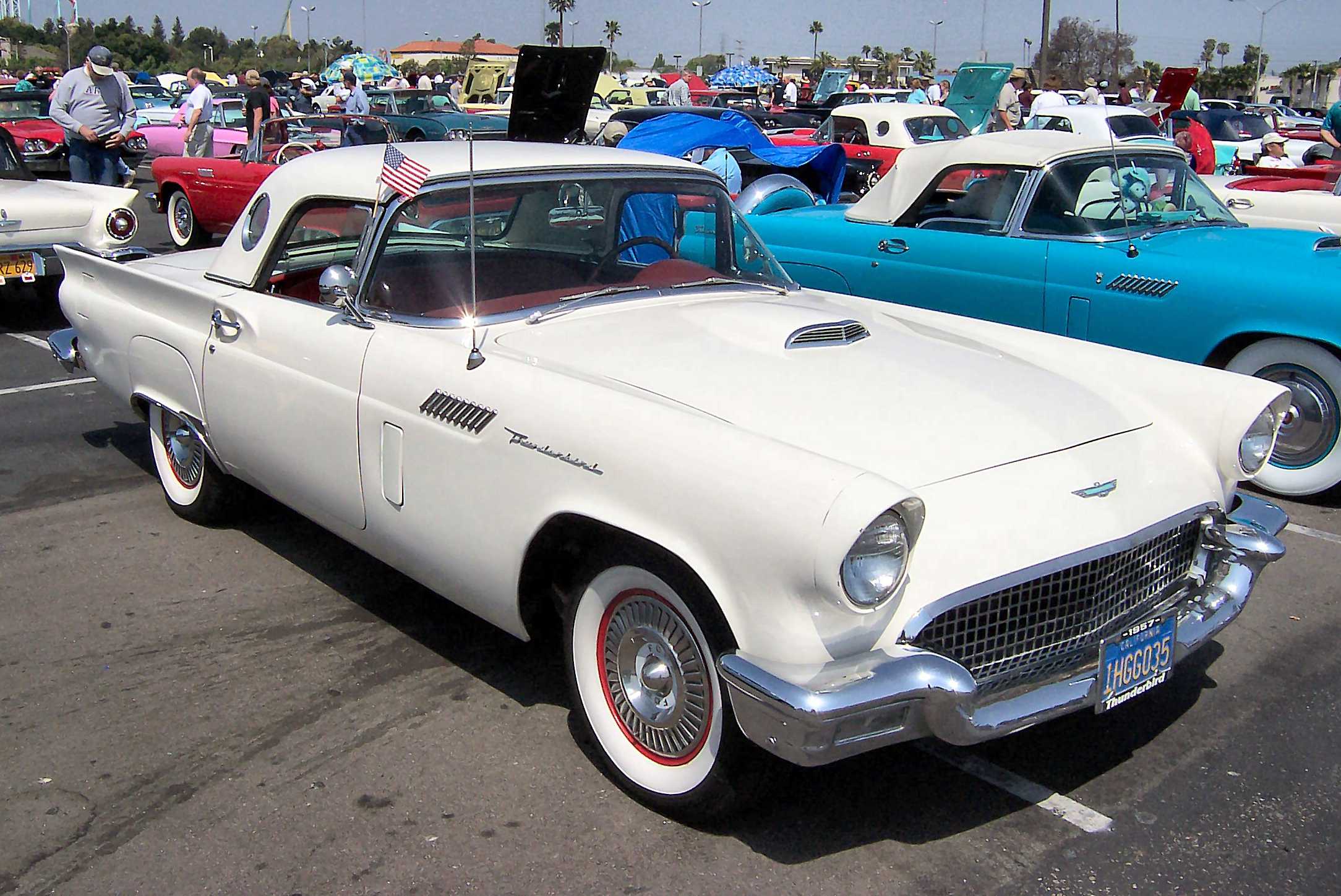 1957_Ford_Thunderbird_white.jpg