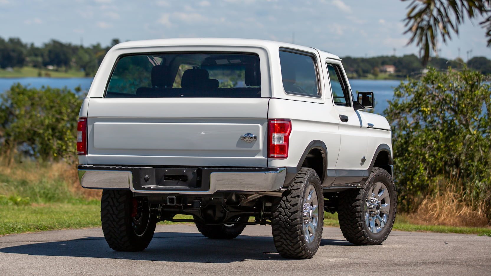 1978-Ford-Bronco-with-a-Coyote-V8-04.jpg
