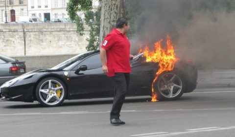 ferrari_458_italia_catch_fire_in_paris.jpg