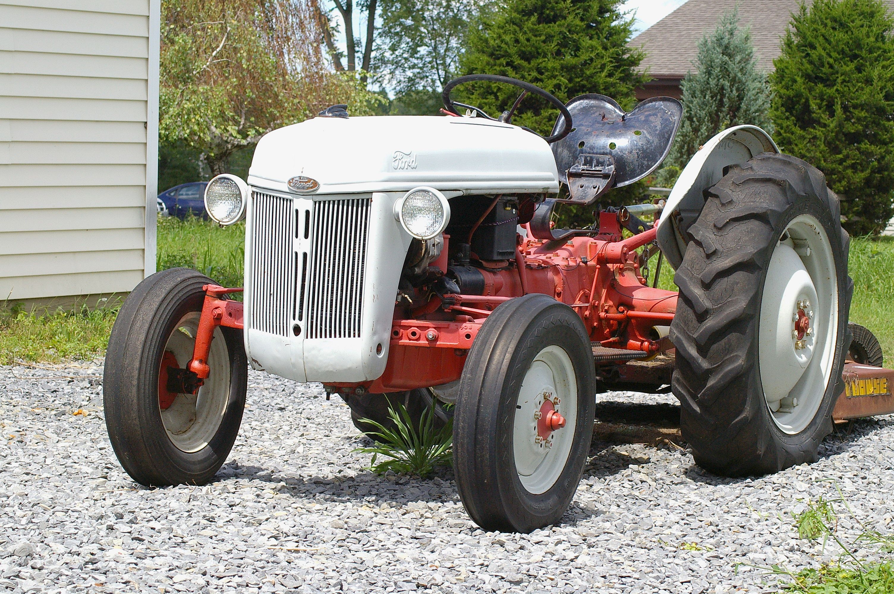 Ford-Tractor.jpg