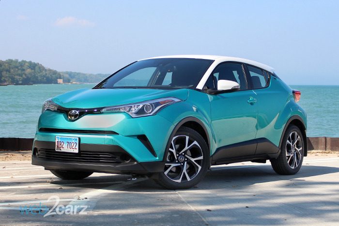 2018-toyota-c-hr-xle_main_1506096196_700x467.jpg
