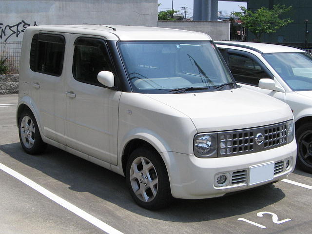 Nissan-cube_z11zenki-front.jpg