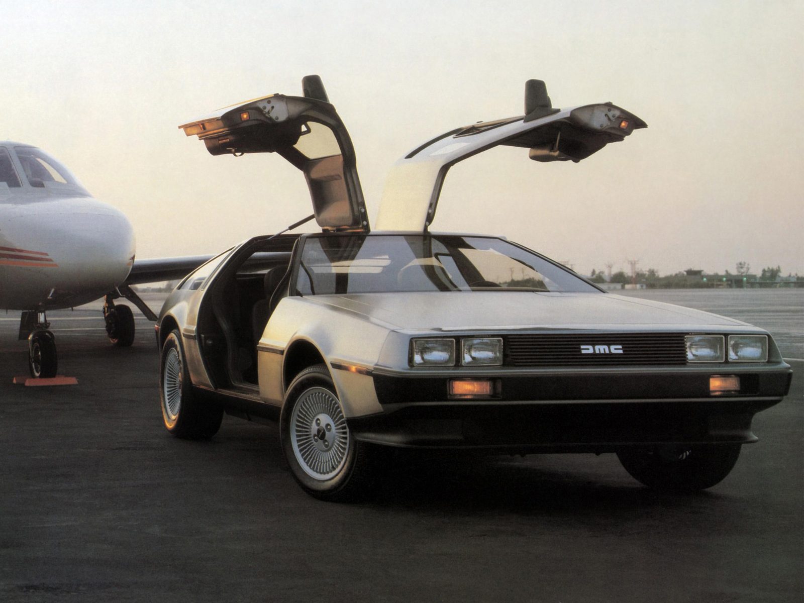 delorean_dmc-12_45.jpg