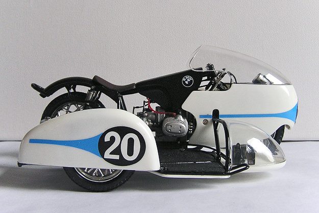 max_deubel_bmw_sidecar.jpg
