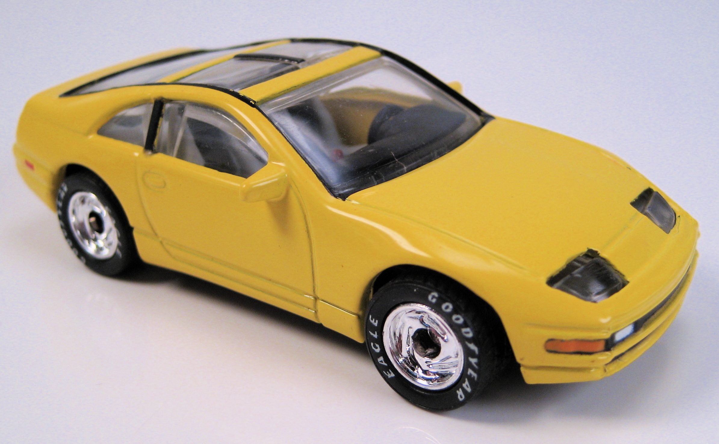 Nissan_300ZX_MB61-E30_yellow_premiere_World_class.JPG