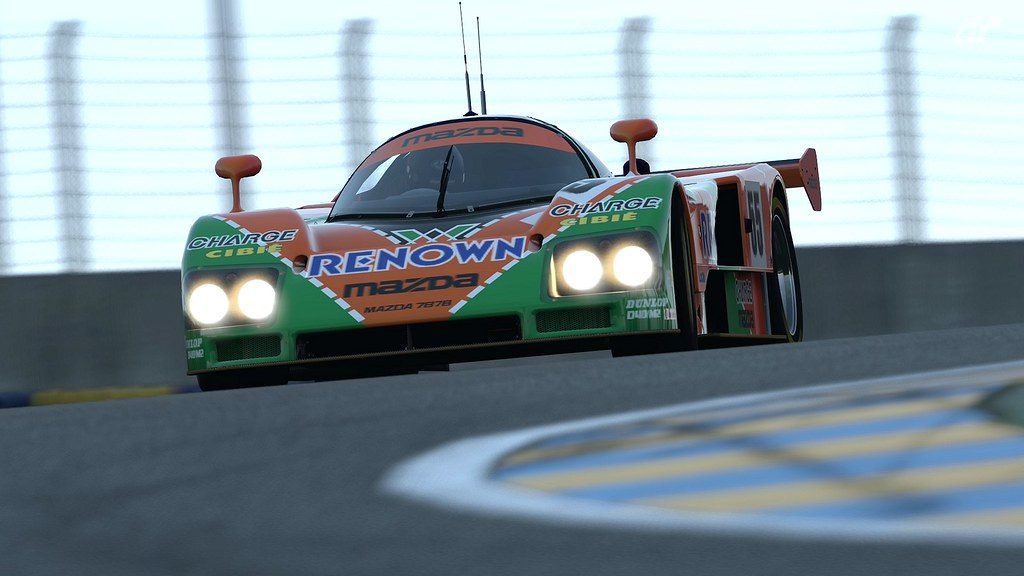 7620101546_4167e1fb40_b.jpg