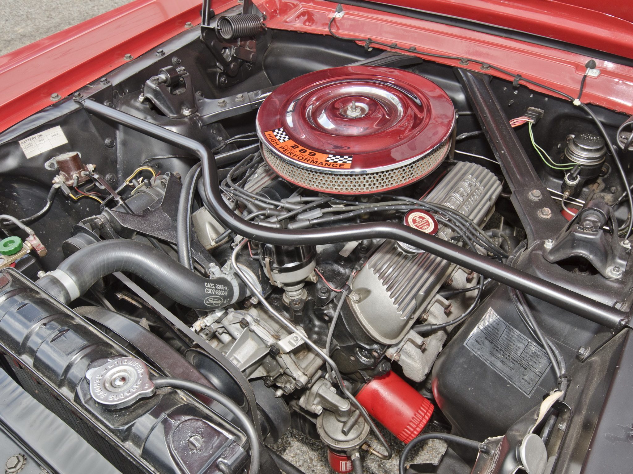Мустанг моторы. Двигатель Форд Мустанг 1965. Ford Mustang 1 мотор. Форд Мустанг 1 поколения. Первый Форд Мустанг 1964.