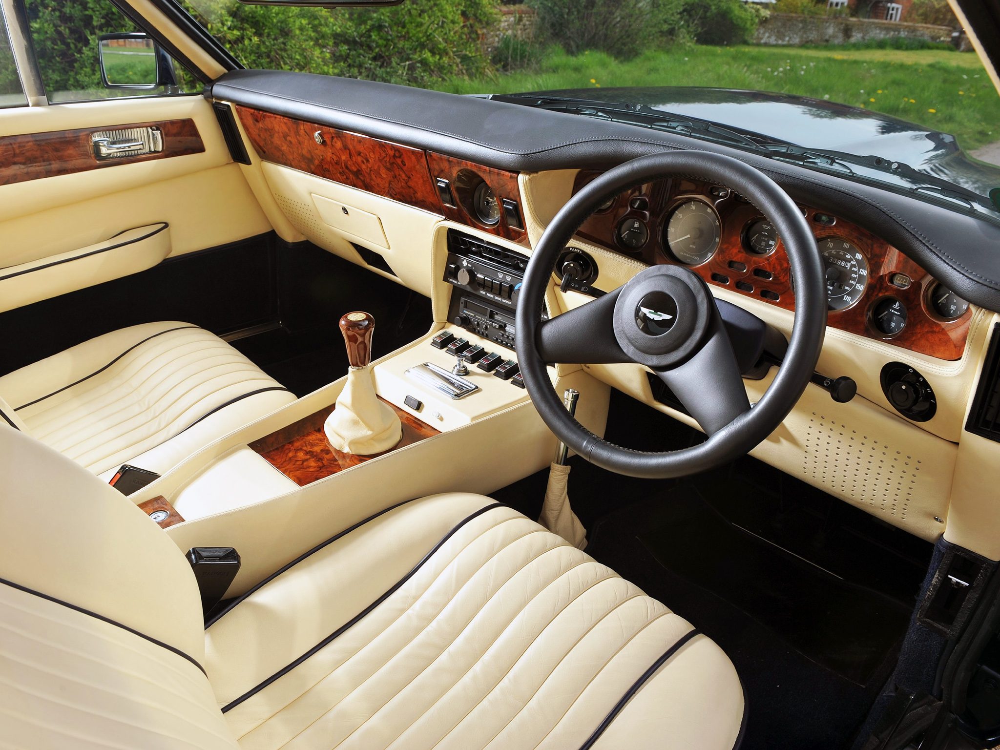 Aston Martin V8 Vantage 1977