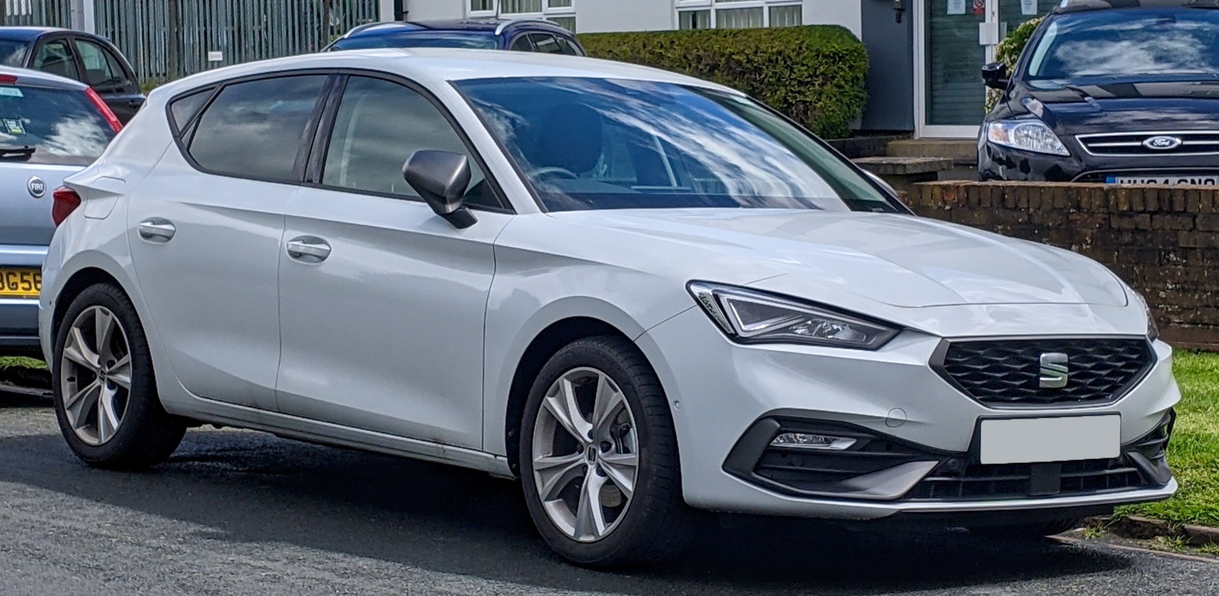 2020_SEAT_Leon_FR_TSi_Evo_1.5_Front.jpg