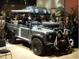 2002_land_rover_tomb_raider_defender_100004206_s.jpg