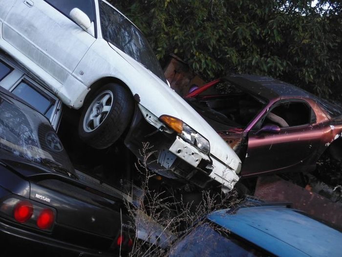 cemetery-for-cars-in-japan-2.jpg