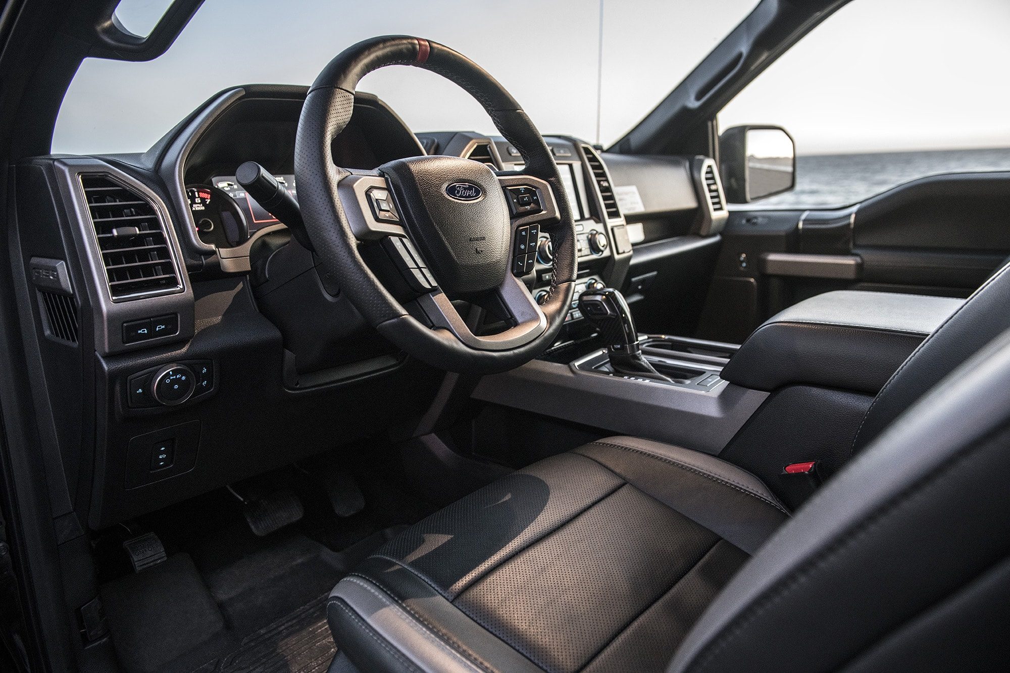 27-hennessey-velociraptor-6x6-min.jpg