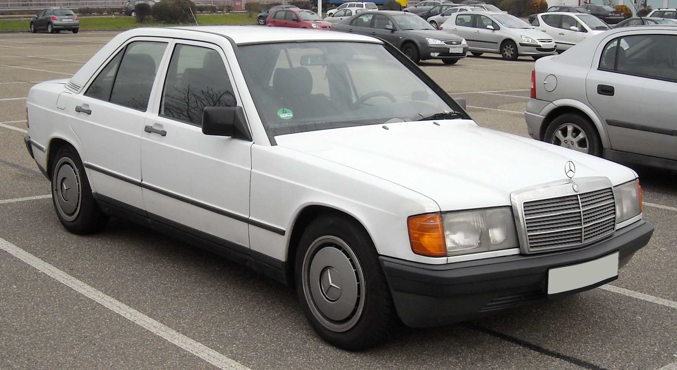 Mercedes-Benz_190_front_20081213.jpg