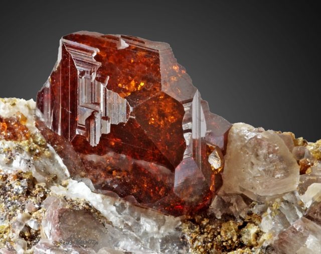 Garnet_Andradite20-640x506.jpg