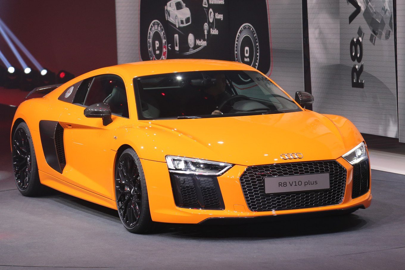 2017-Audi-R8-V10-Plus-front-three-quarter.jpg