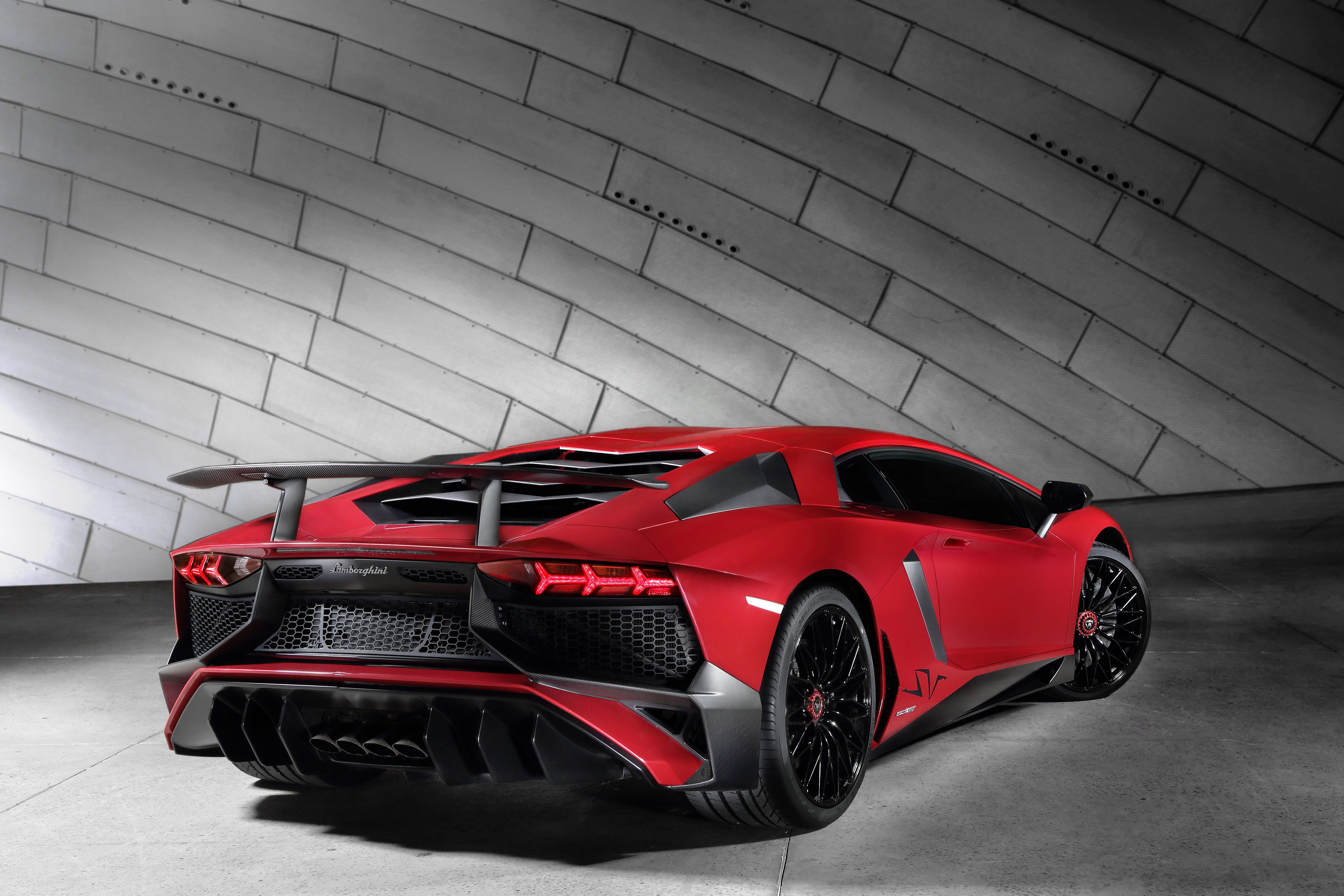 Lamborghini-Aventador-SV-rear.jpg