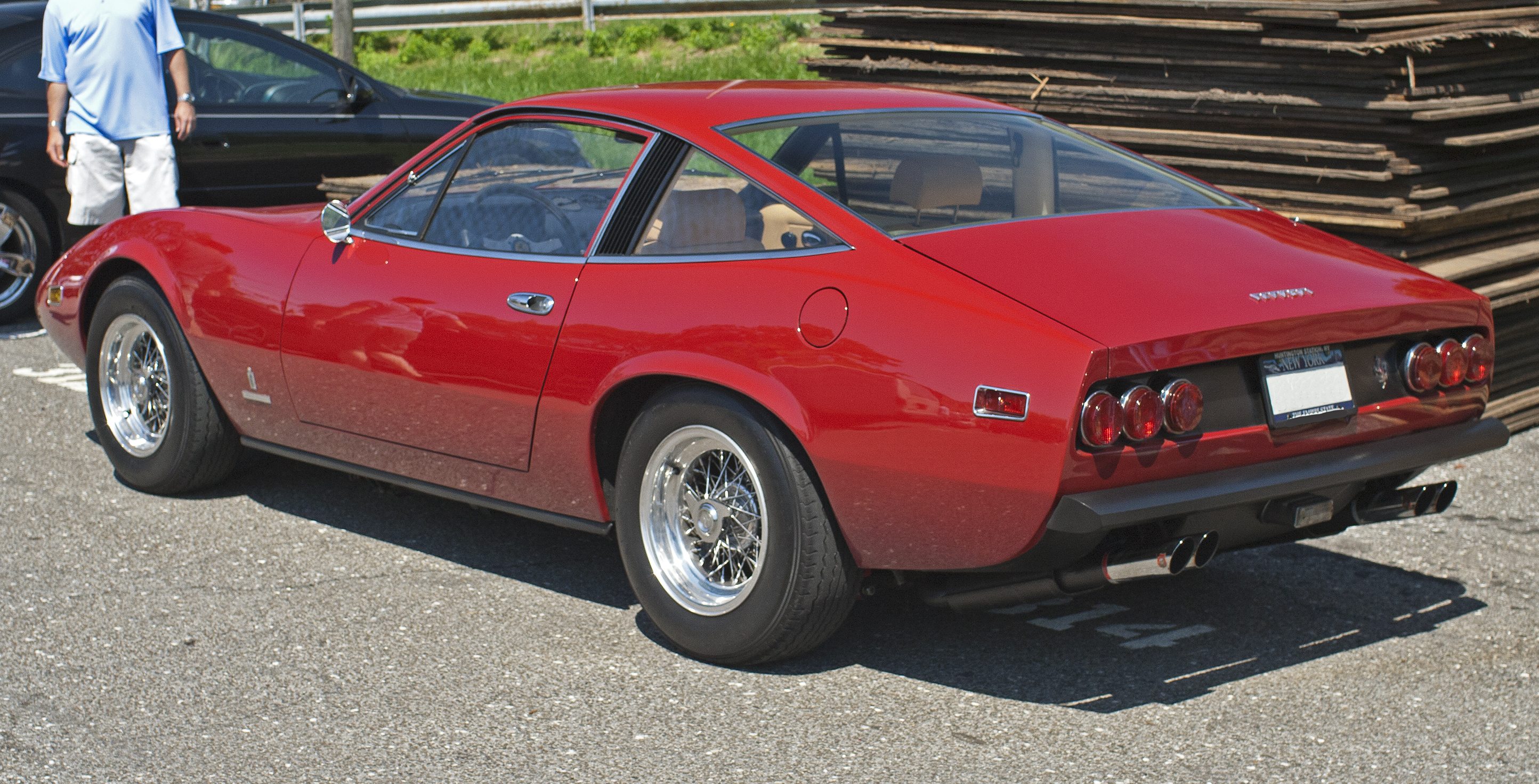 1972_Ferrari_365GTC4_red.jpg
