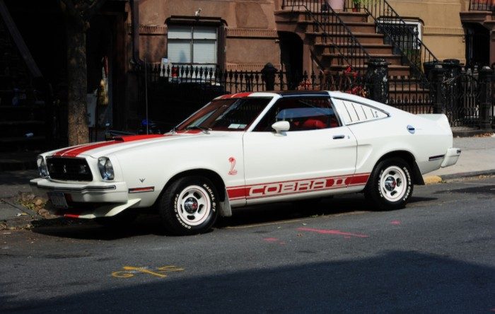 1977FordMustang_01_700.jpg