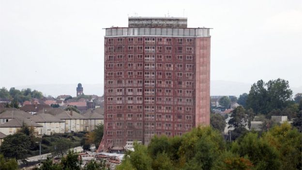 _86063753_redpa3.jpg