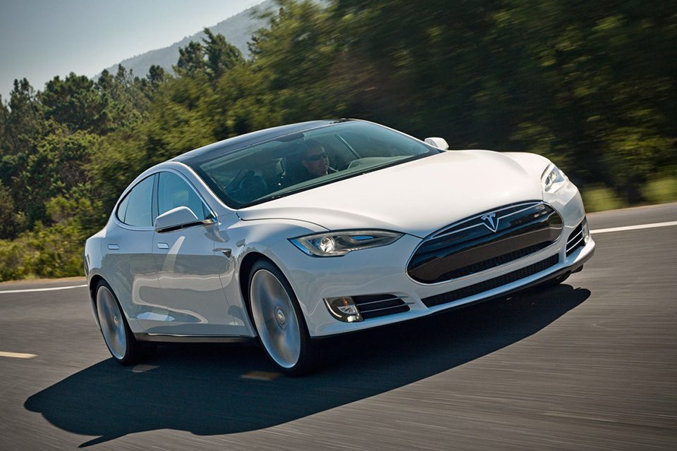2015-Tesla-Model-S-P85D-1.jpg