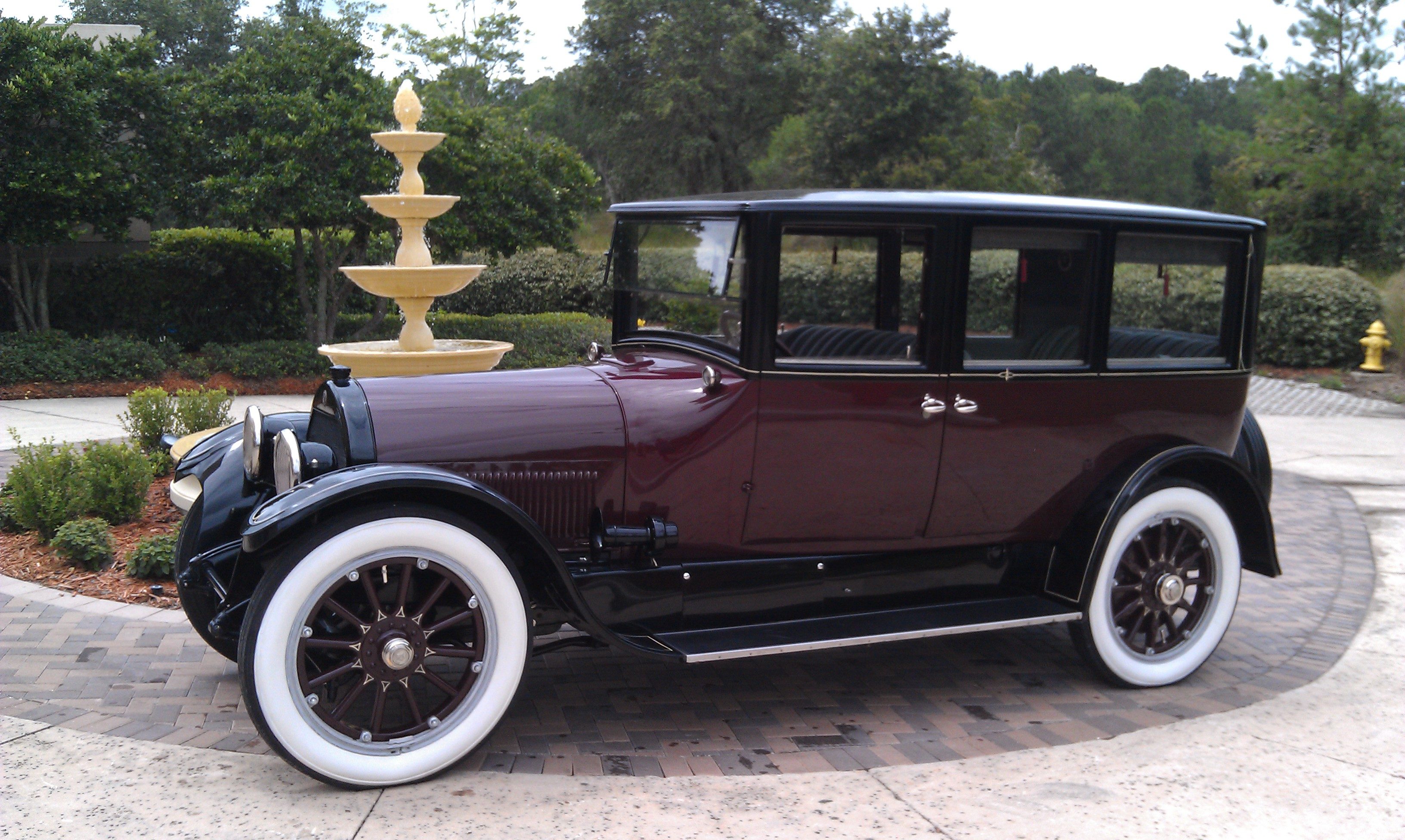 1921_Cadillac_Suburban.jpg