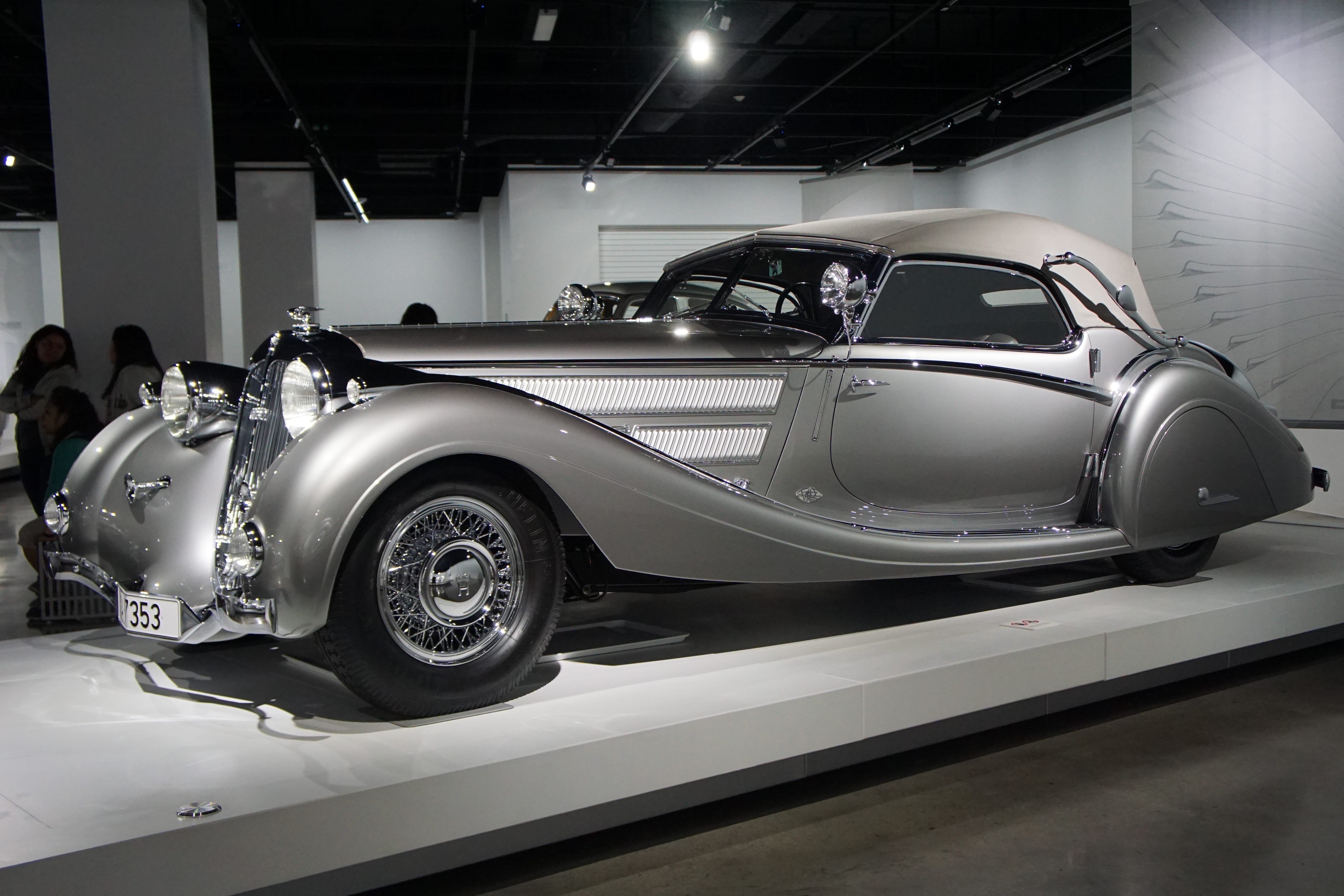 1937_Horch_853_(26176121674).jpg
