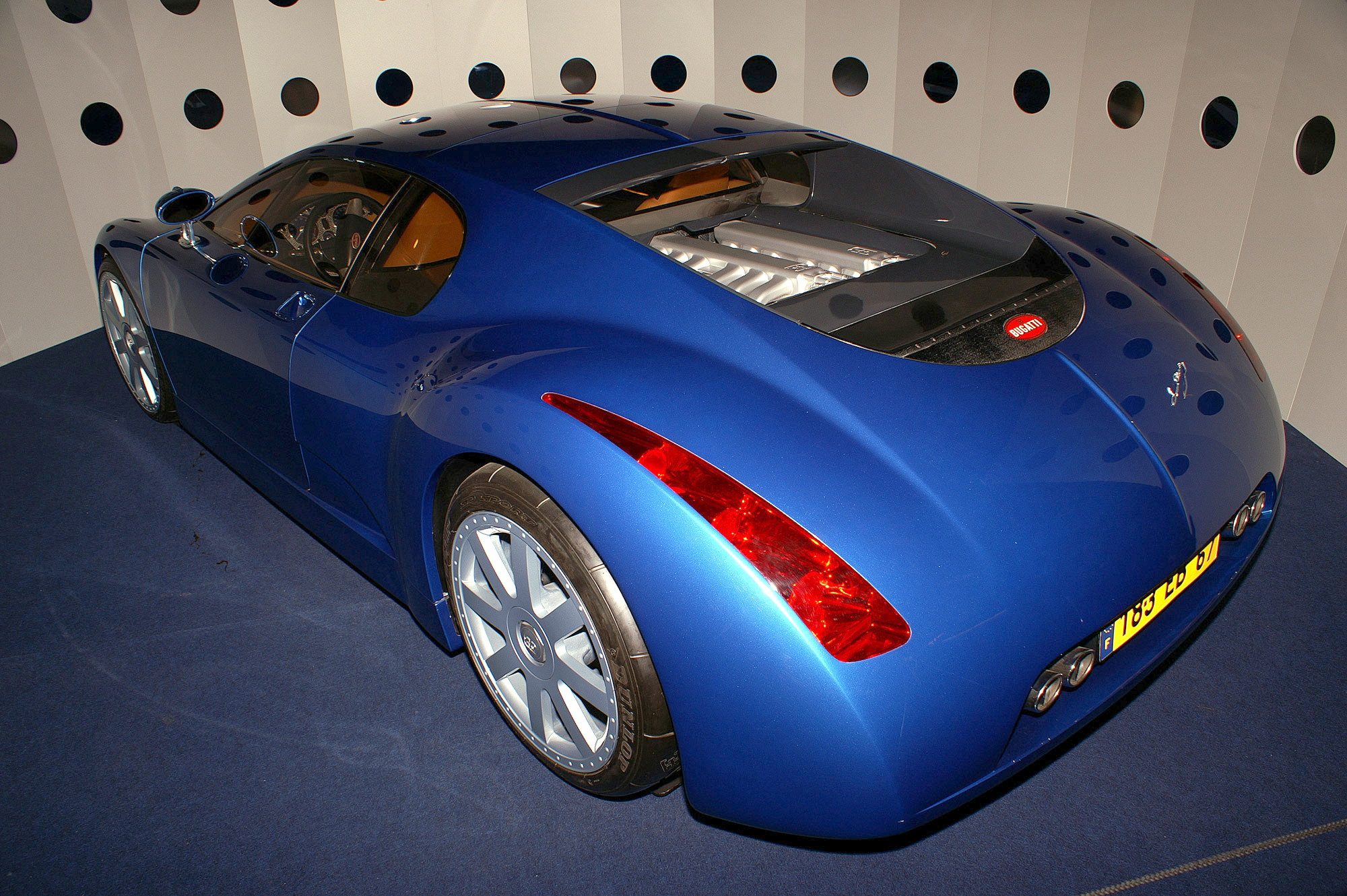 Bugatti_Chiron_%288171%29.jpg
