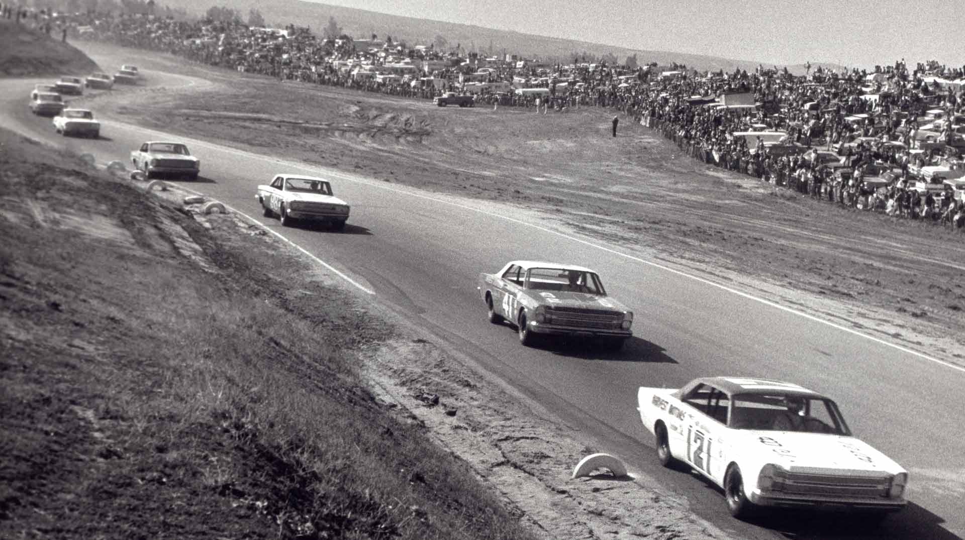 Dan-Gurney-NASCAR-Riverside-1964.jpg