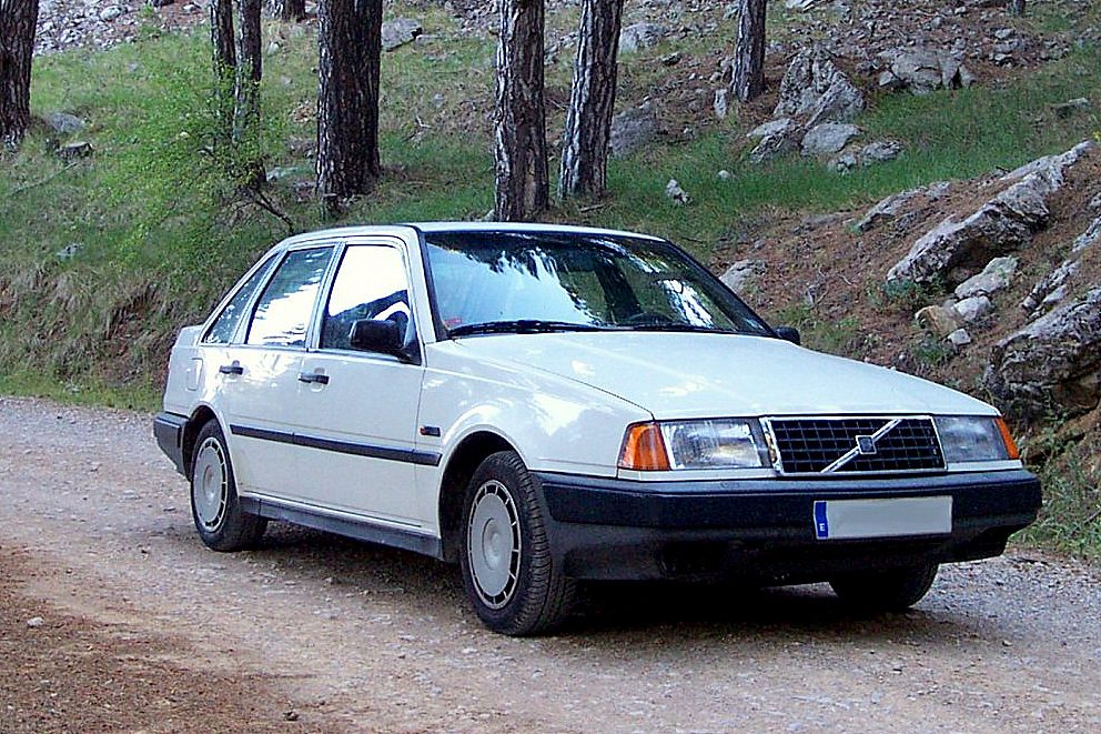 1992139Volvo_440.jpg