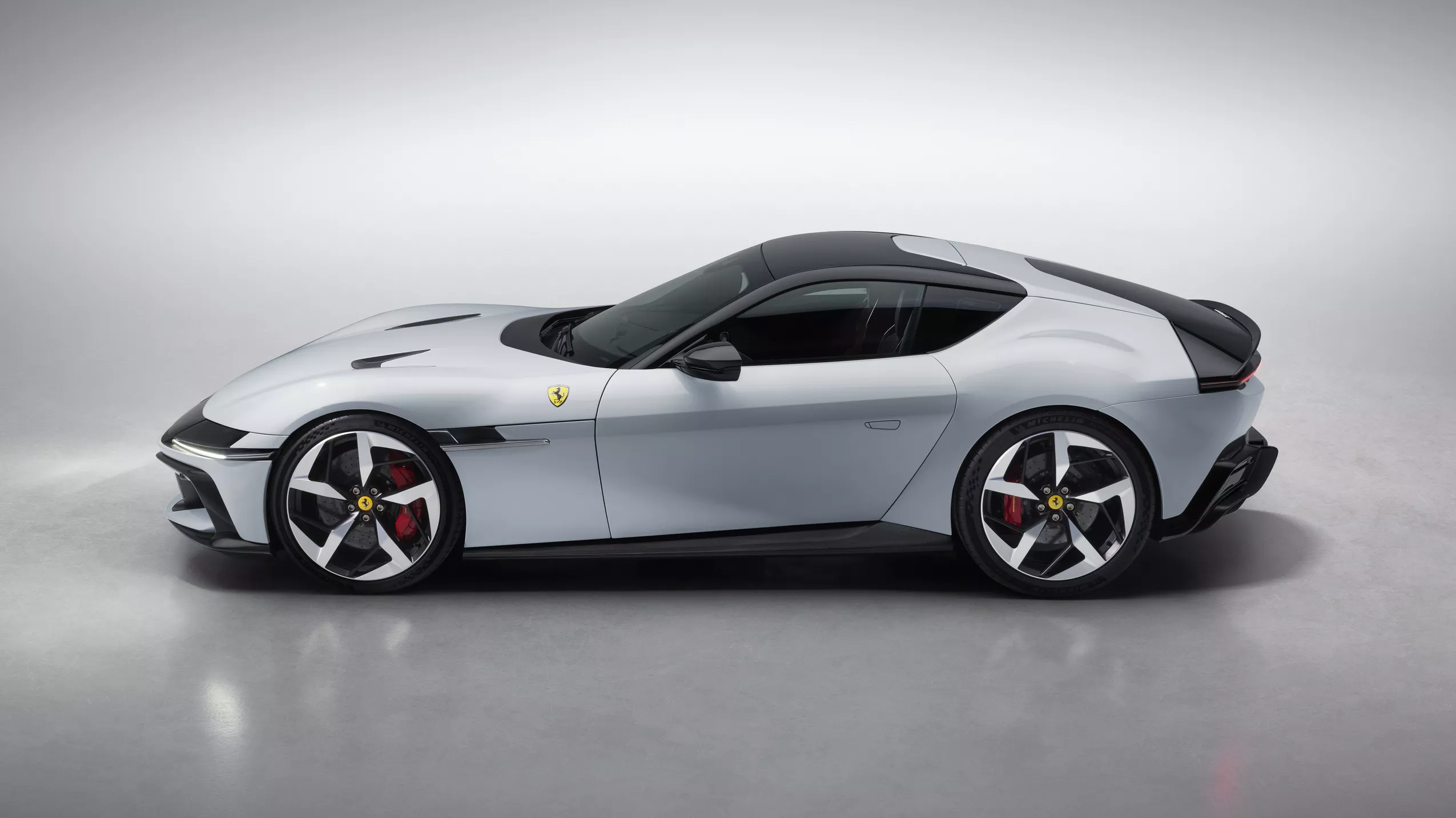 New_Ferrari_V12_ext_02_white_media.webp