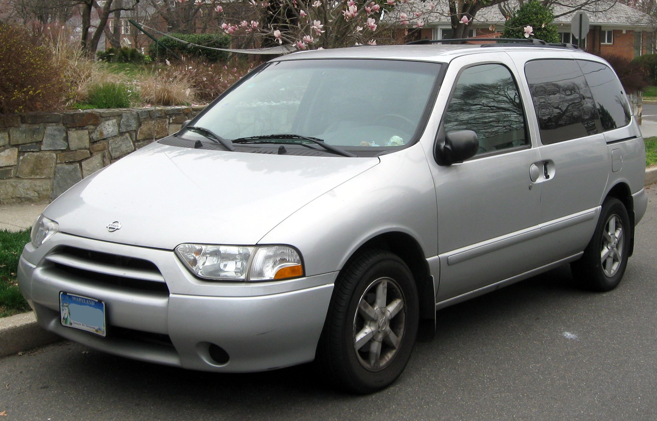 2001-2002_Nissan_Quest_GLE_--_03-16-2012_2.JPG