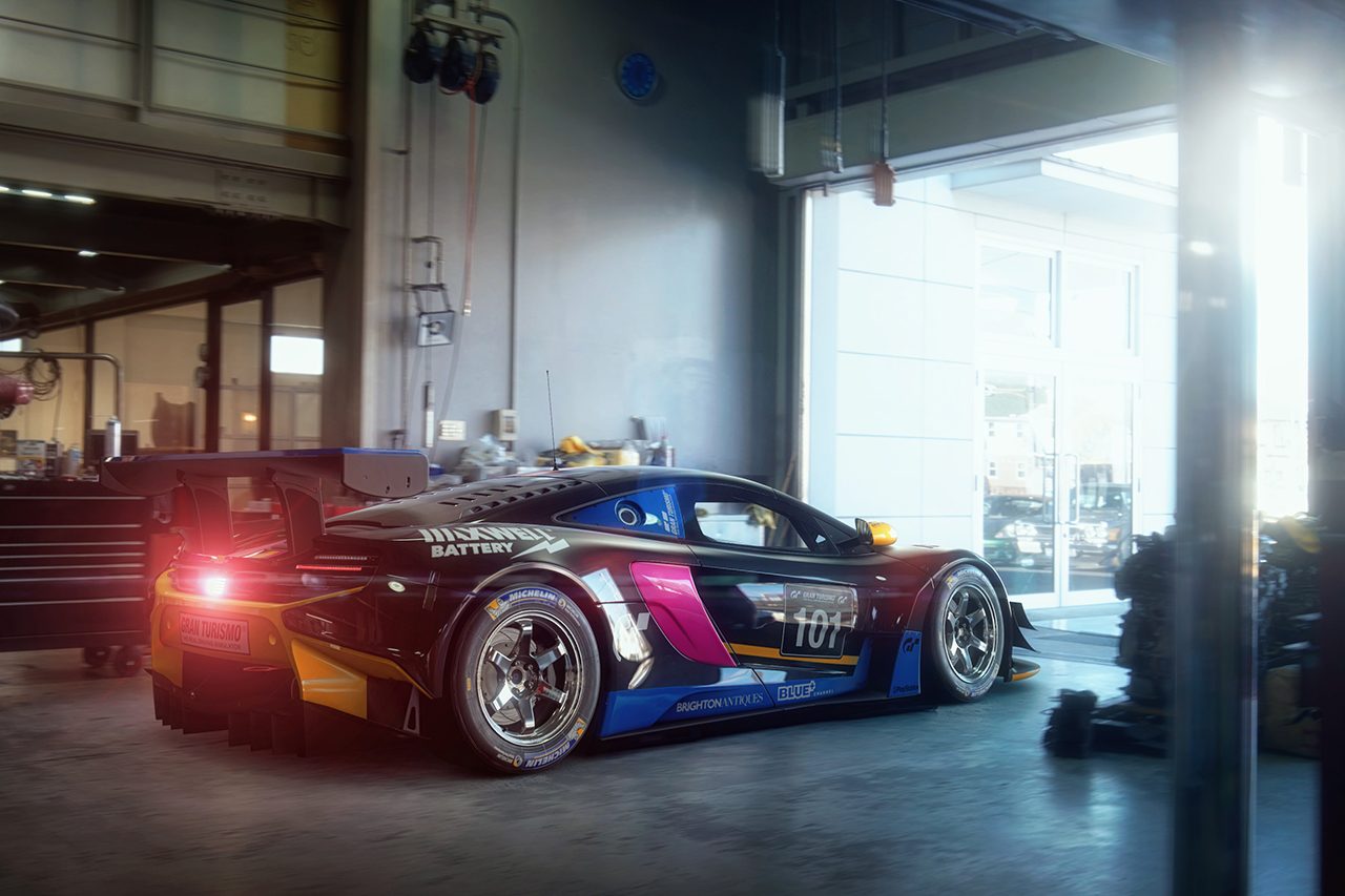 McLaren_GT3_003_Garage.jpg