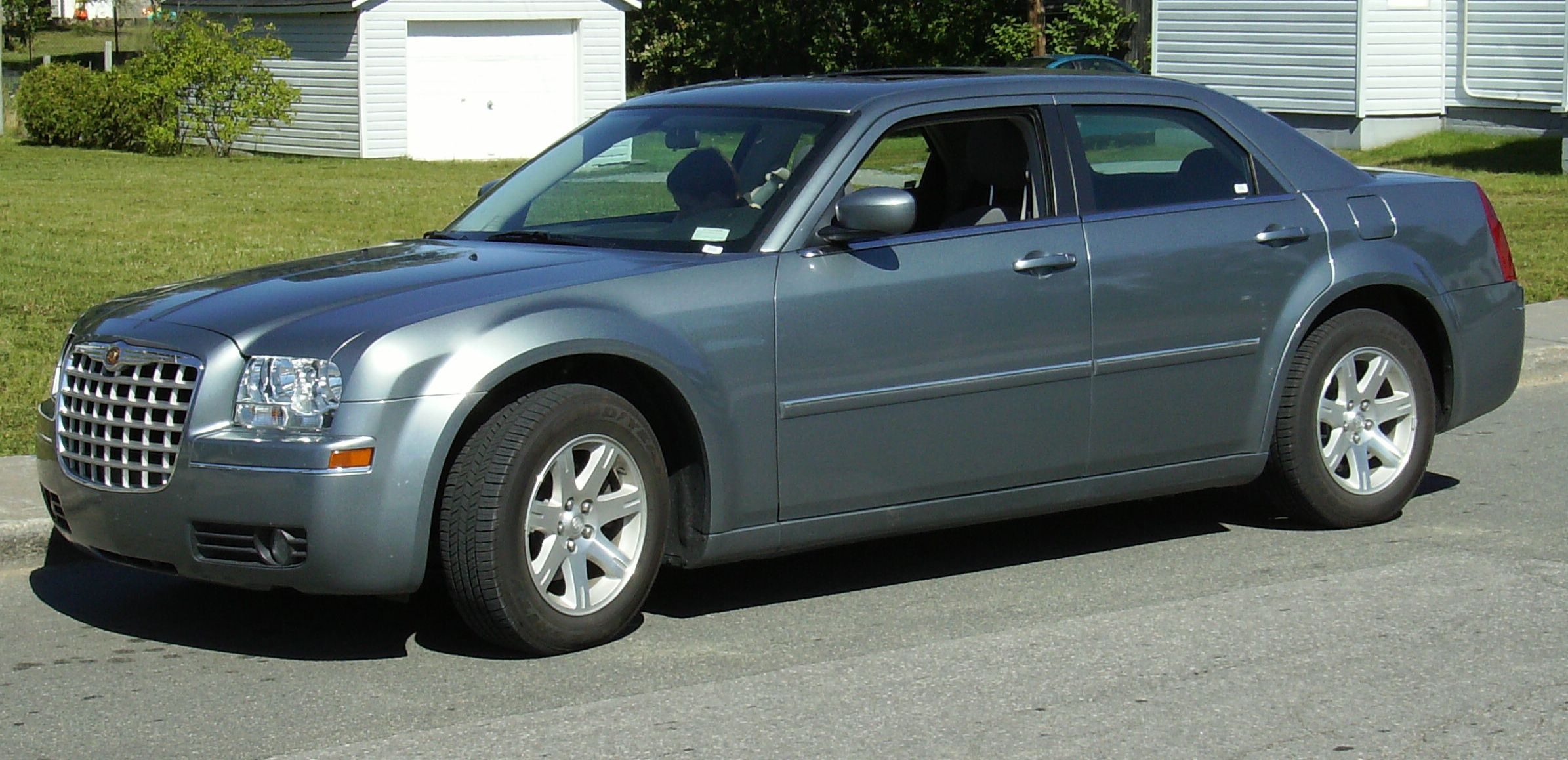 Chrysler_300_in_Canada.JPG