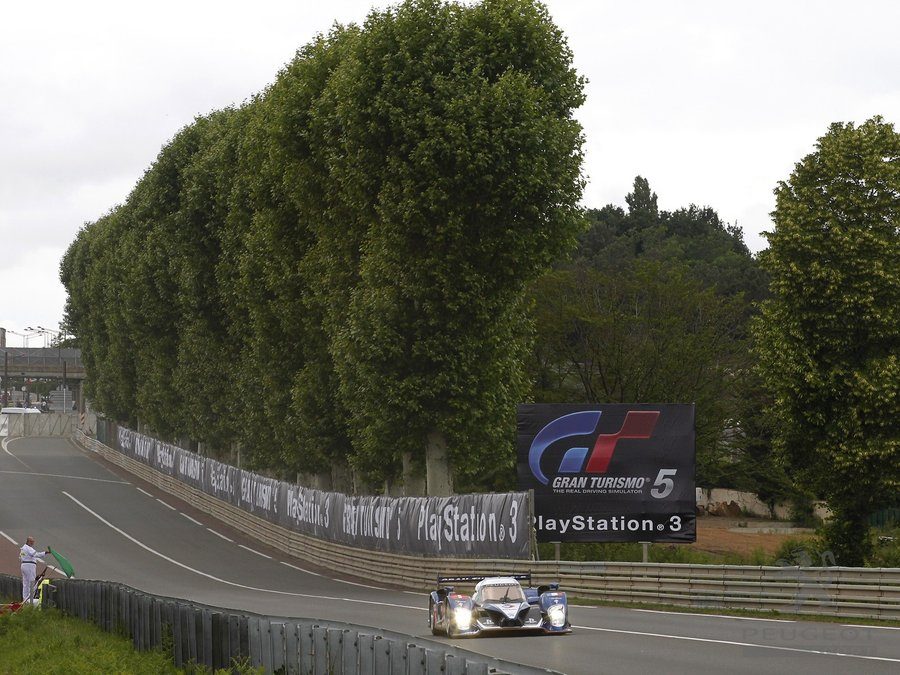 Peugeot_HDI_FAP___le_mans_2010_by_gtone339.jpg
