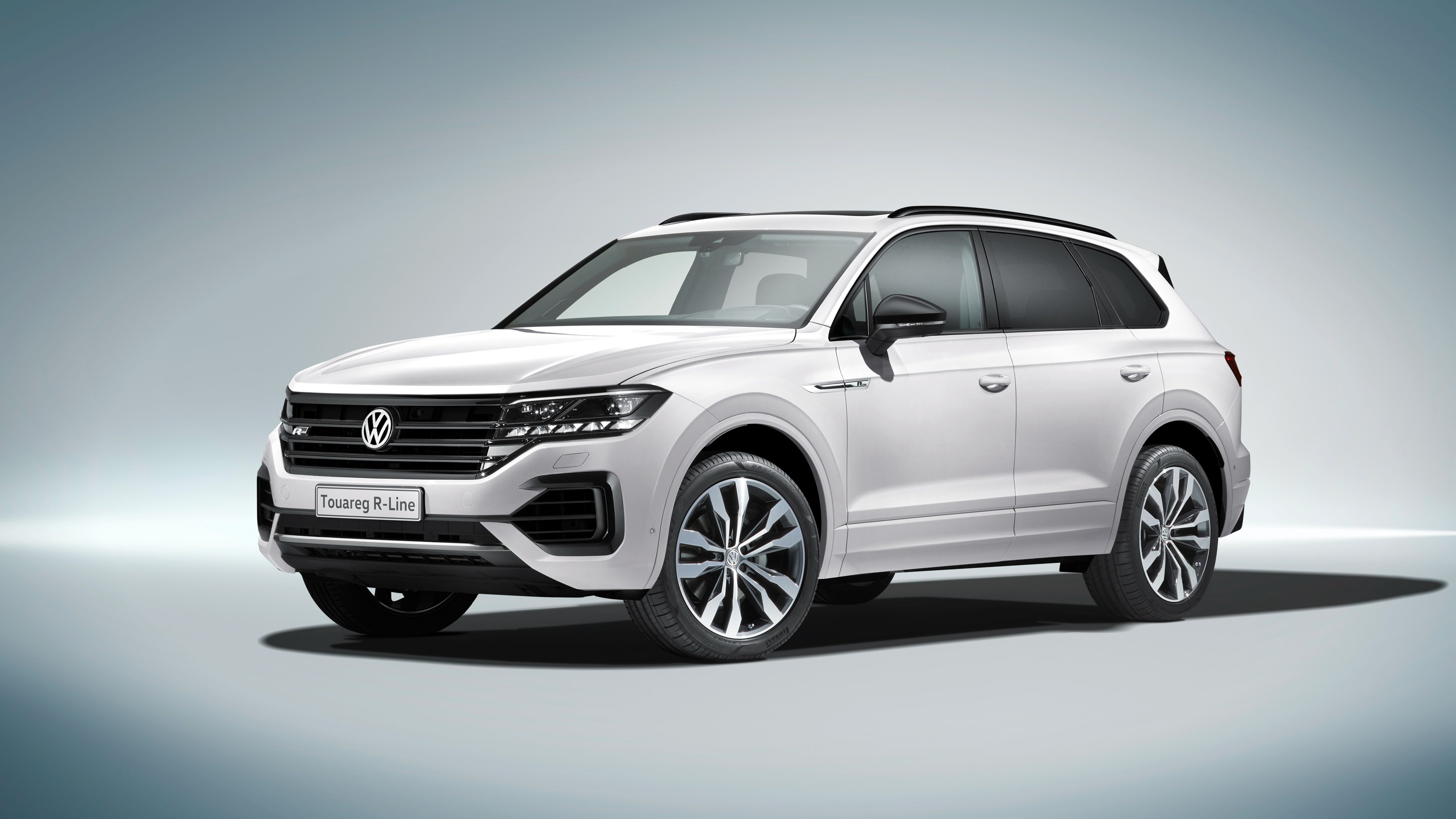 2018_volkswagen_touareg_r_line_4k_2-HD.jpg