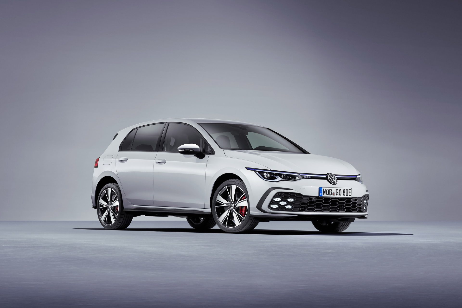 2020-VW-Golf-GTE-02.jpg